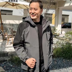 爸爸外套春秋季新款夹克可拆卸中老年人冲锋衣男三合一爷爷上衣服