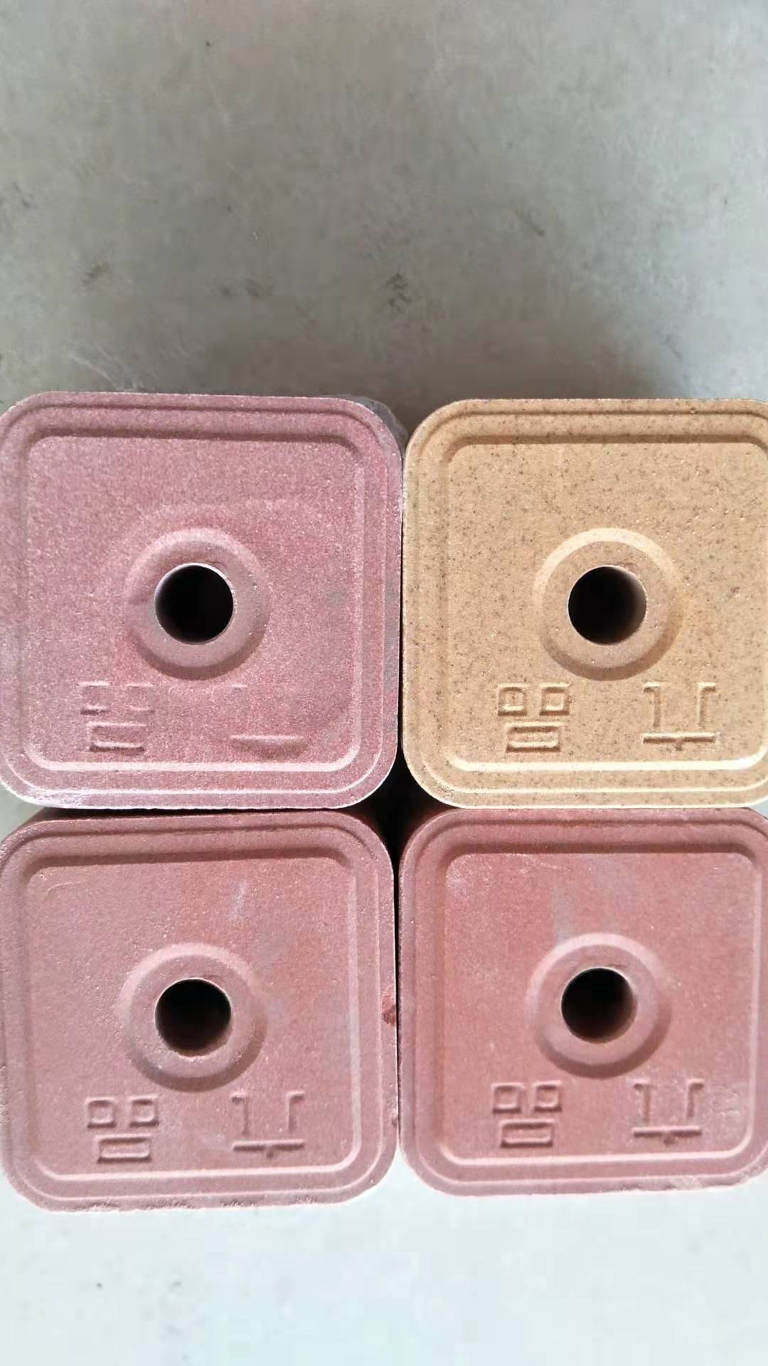 六品舔砖.jpg